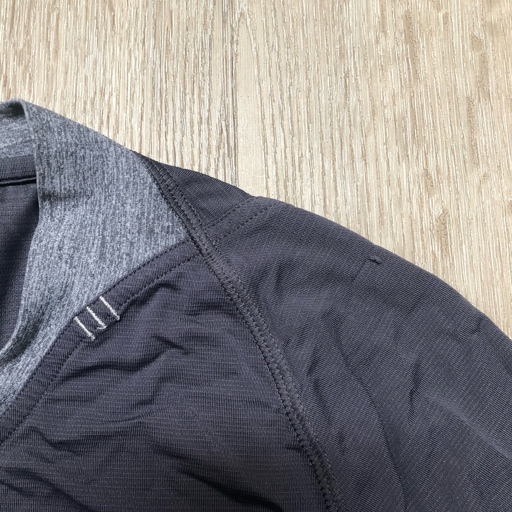 Lululemon Bolt Tech Short Sleev Tee in Dark Slate - Picture 10 of 11